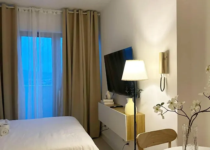 Apartahotel The Residences At Commonwealth - Celestia Manila